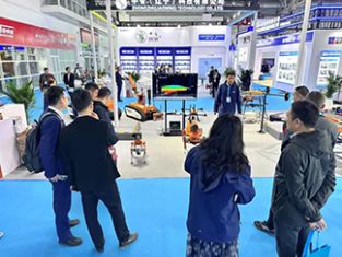 【消防機(jī)器狗系列亮相石油展】北京凌天滅火四足機(jī)器狗、偵察四足機(jī)器狗、運(yùn)輸四足機(jī)器狗、消防系留滅火無人機(jī)等重點(diǎn)裝備亮相展會！
